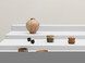 SHIRO TSUJIMURA, Große Vase, um 1990; Schwarze Teeschale, um 2008; Schwarze Teeschale, um 2008; Iga Ware (Wasserkrug), um 1990; Shigaraki Ware (Wasserkrug), um 1990; Iga Ware (Schale), um 1990; Iga Ware (Schale), um 1990 - Foto: Neues Museum (Annette Kradisch)